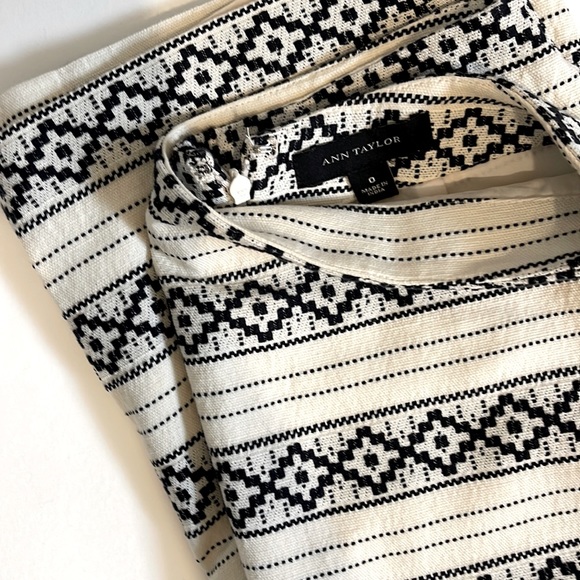 Ann Taylor pencil skirt, size 0. - Picture 4 of 4